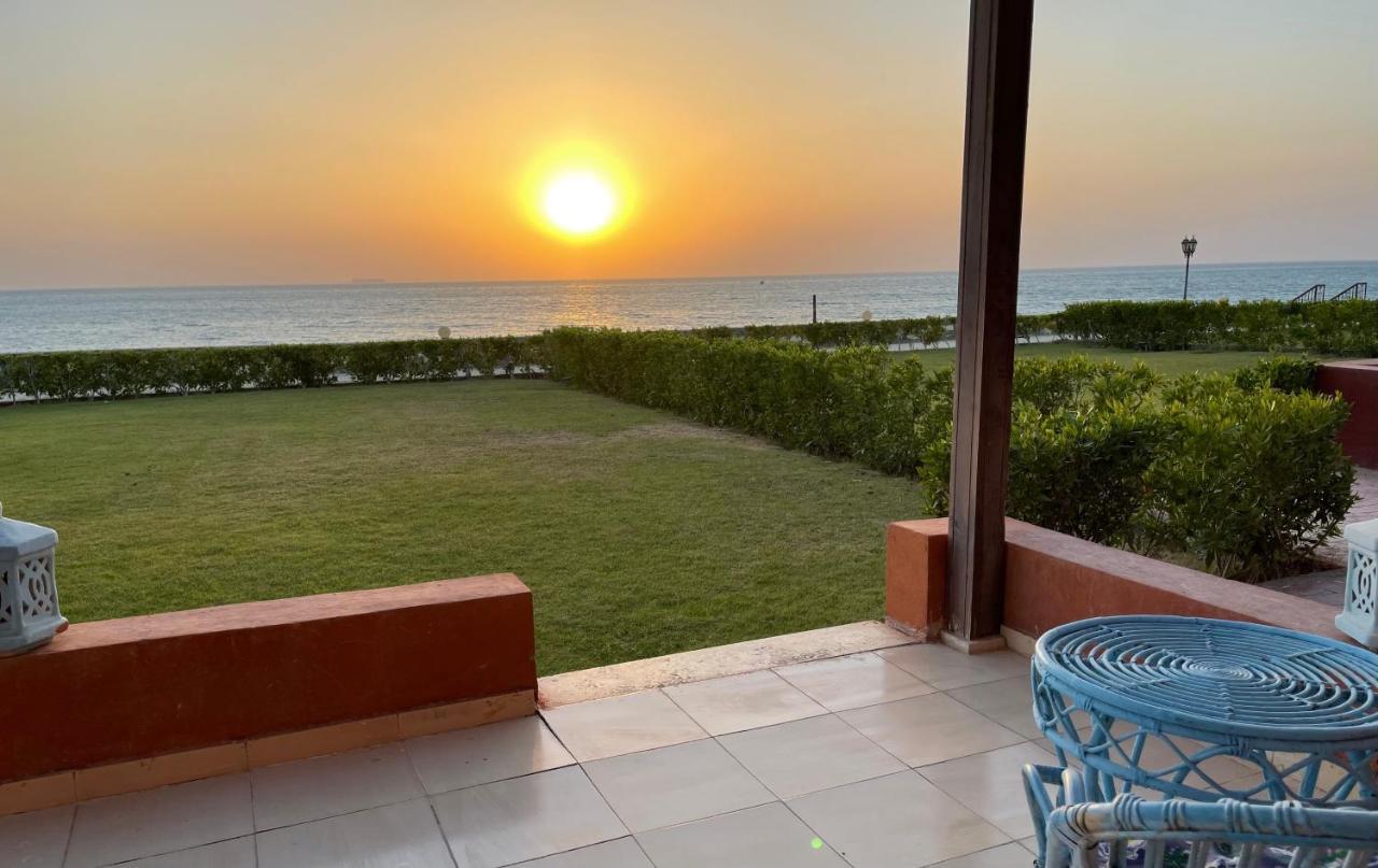 Amazing Beach View In Ras Sudr راس سدر Ras Sedr Raʼs Matārimah Eksteriør billede